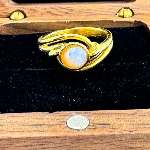 Vintage Avon Moonstone Swirl Ring Mid-Century Modern Minimalist Retro Feminine - Picture 4 of 9